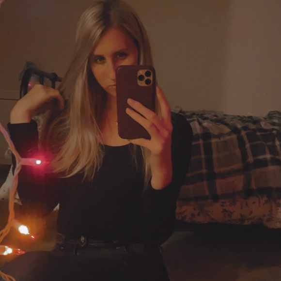 Meet your Posher, Dee - Picture 1 of 1